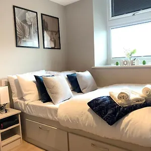 https://hnfc-stays-ocean-central-newcastle-studio-w-free-parking-gym.hotels-newcastle-upon-tyne.com